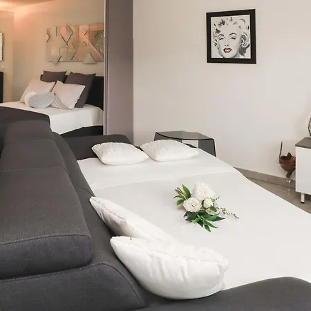 Cook P9-3 By Interhome